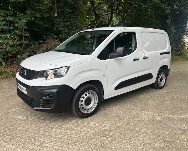 Peugeot Partner 1000 1.5 BlueHDi 100 Professional Premium + Van